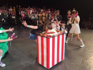 10298615_1016802605004272_6744847771692119929_o-300x225 [LIVE REPORT] Queen Otaku / Shokotan monte au niveau 30 !